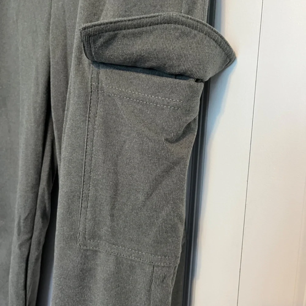 Women's cargo jogger pants medium by New Day soft comfy fit - Picture 3 of 7